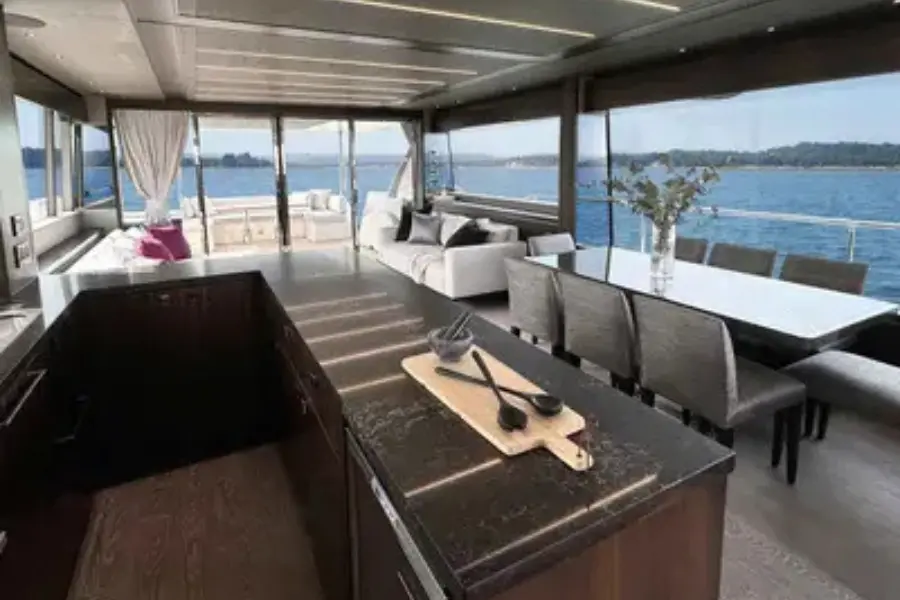 Sunseeker 76, salon — Mallorca Yachts for Rent, Mallorca